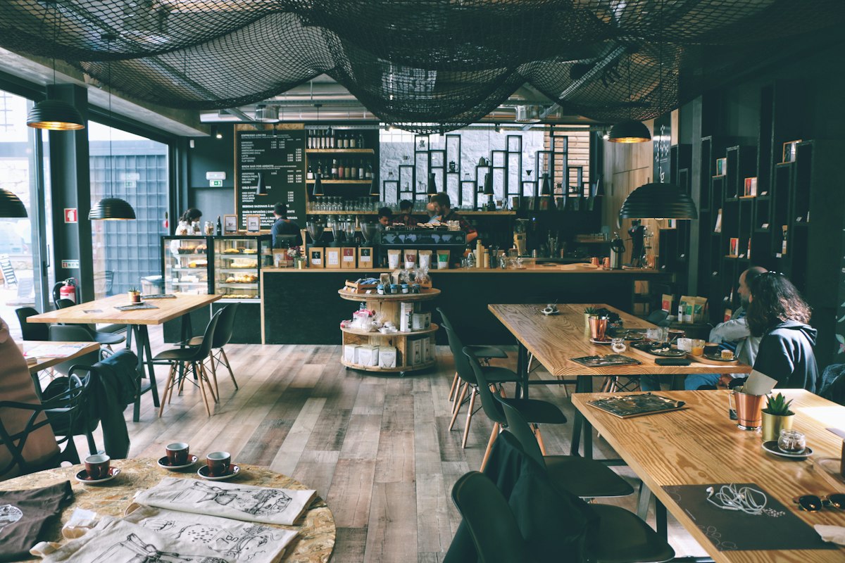 Sistem POS di sebuah kafe modern